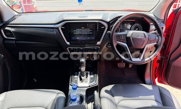 Comprar Usado Isuzu D-MAX Vermelho Carro em Maputo em Maputo Comprar Usado Isuzu D-MAX Vermelho Carro em Maputo em Maputo