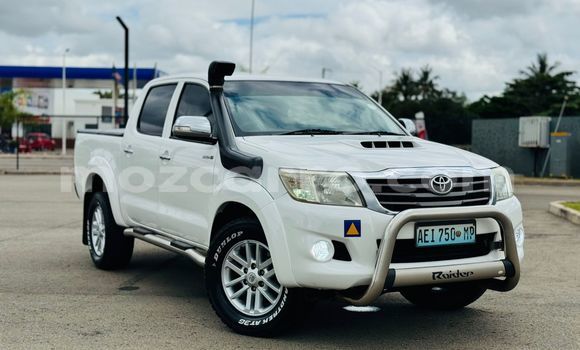 Comprar Usado Toyota Hilux Branco Carro em Maputo em Maputo