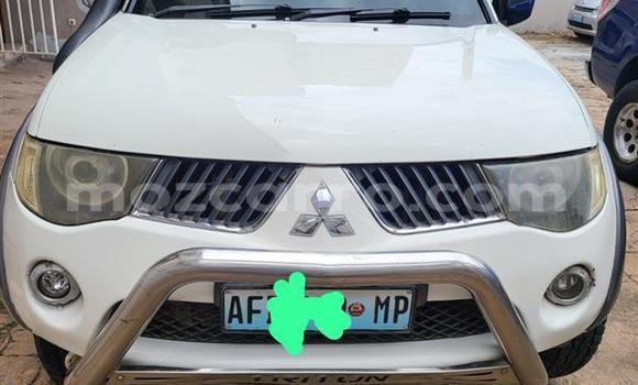 Comprar Usado Mitsubishi Triton Branco Carro em Maputo em Maputo
