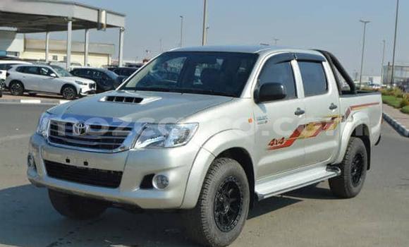 Comprar Usado Toyota Hilux Prata Carro em Nampula em Nampula