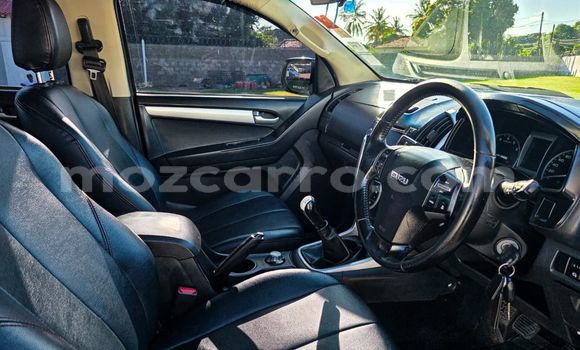 Comprar Usado Isuzu D-MAX Branco Carro em Maputo em Maputo Comprar Usado Isuzu D-MAX Branco Carro em Maputo em Maputo