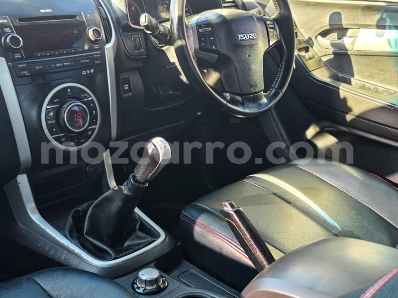 Big with watermark isuzu d max maputo maputo 42579