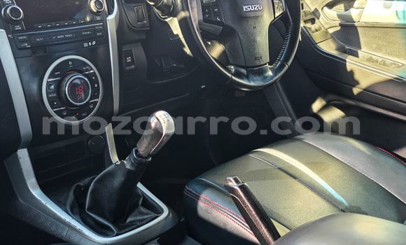 Comprar Usado Isuzu D-MAX Branco Carro em Maputo em Maputo Comprar Usado Isuzu D-MAX Branco Carro em Maputo em Maputo