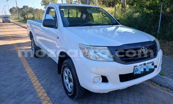 Tenga Tsaru Toyota Hilux Chena Mota in Maputo in Maputo
