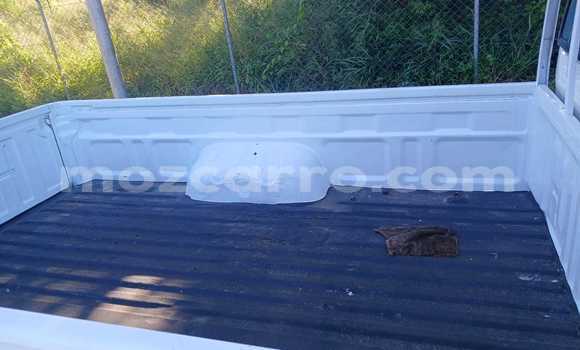 Comprar Usado Toyota Hilux Branco Carro em Maputo em Maputo