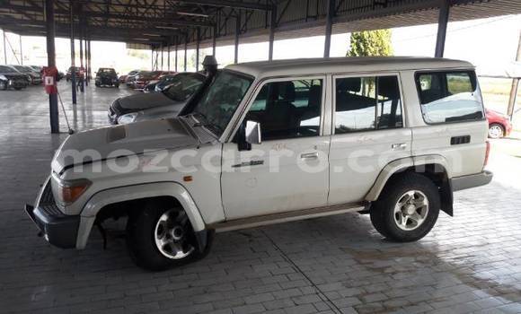Comprar Usado Toyota Land Cruiser Branco Carro em Maputo em Maputo