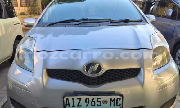 Comprar Usado Toyota Vitz Prata Carro em Maputo em Maputo