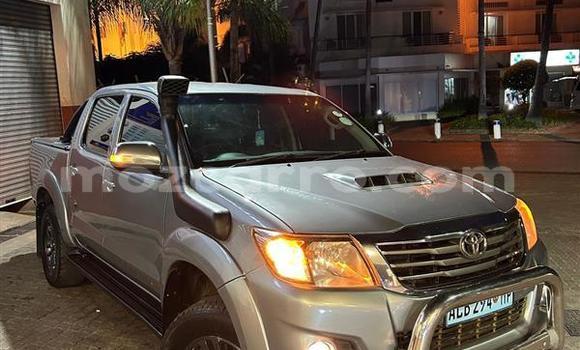 Comprar Usado Toyota Hilux Prata Carro em Maputo em Maputo