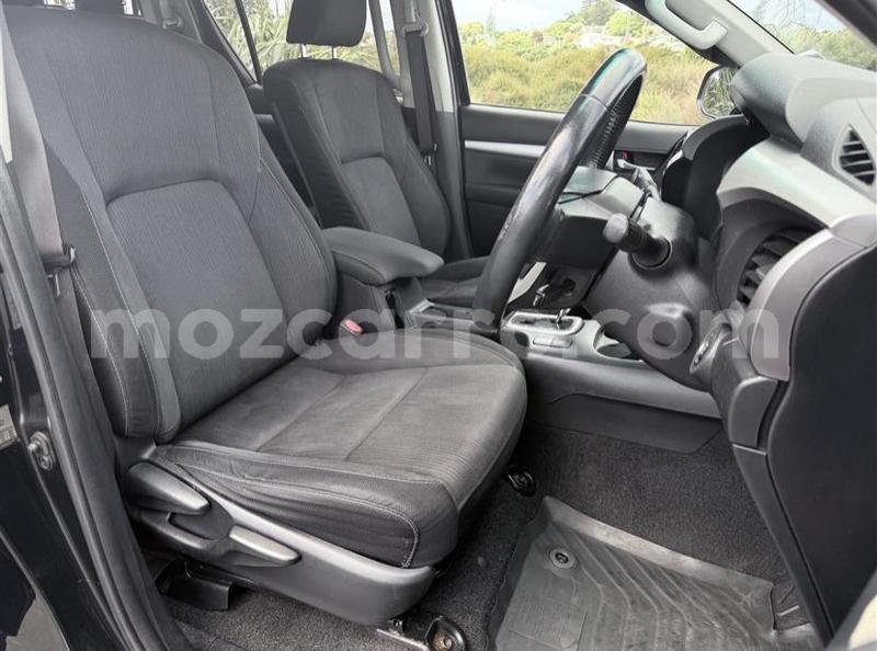 Big with watermark toyota hilux manica chimoio 42665