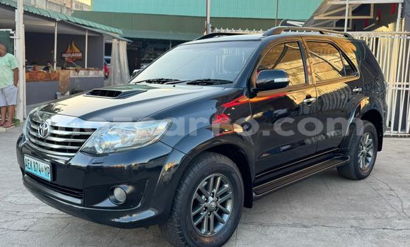 Comprar Usado Toyota Fortuner Preto Carro em Maputo em Maputo