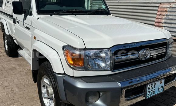 Comprar Usado Toyota Land Cruiser Branco Carro em Maputo em Maputo