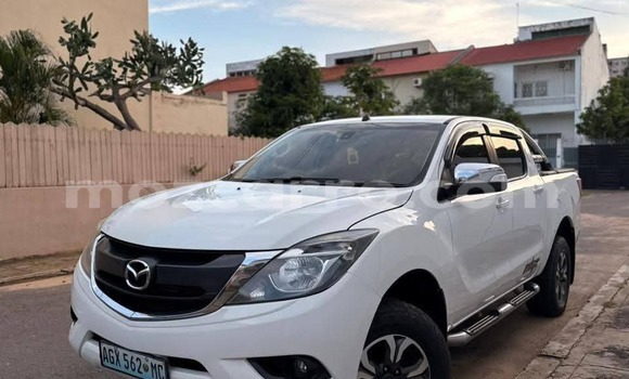 Comprar Usado Mazda BT-50 Branco Carro em Maputo em Maputo