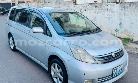 Comprar Usado Toyota ISis Prata Carro em Maputo em Maputo