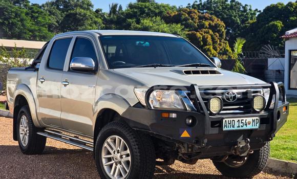 Comprar Usado Toyota Hilux Prata Carro em Maputo em Maputo