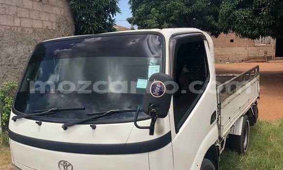 Comprar Usado Toyota HiAce Branco Caminhão em Maputo em Maputo