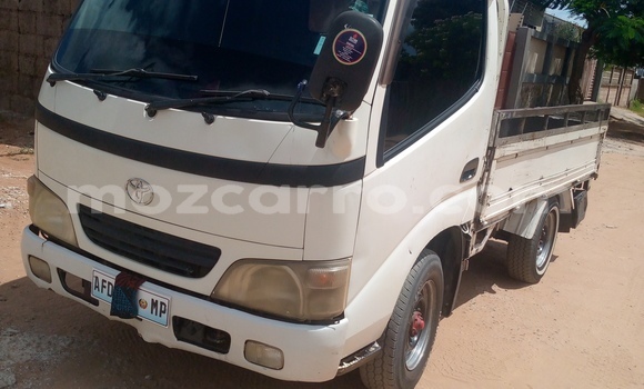 Nunua Ilio tumika Toyota HiAce Nyeupe Lori ndani ya Maputo nchini Maputo Nunua Ilio tumika Toyota HiAce Nyeupe Lori ndani ya Maputo nchini Maputo