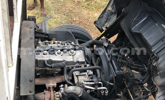 Nunua Ilio tumika Toyota HiAce Nyeupe Lori ndani ya Maputo nchini Maputo Nunua Ilio tumika Toyota HiAce Nyeupe Lori ndani ya Maputo nchini Maputo
