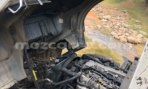 Nunua Ilio tumika Toyota HiAce Nyeupe Lori ndani ya Maputo nchini Maputo Nunua Ilio tumika Toyota HiAce Nyeupe Lori ndani ya Maputo nchini Maputo