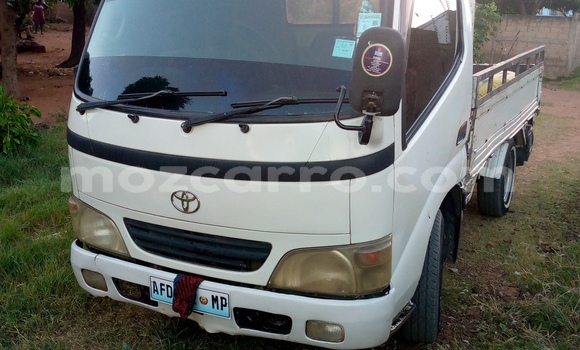 Nunua Ilio tumika Toyota HiAce Nyeupe Lori ndani ya Maputo nchini Maputo Nunua Ilio tumika Toyota HiAce Nyeupe Lori ndani ya Maputo nchini Maputo