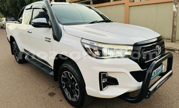 Comprar Usado Toyota Hiluxe Revo Branco Carro em Maputo em Maputo
