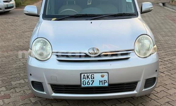 Nunua Ilio tumika Toyota Sienta Fedha Gari ndani ya Maputo nchini Maputo