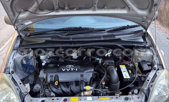 Comprar Usado Toyota Vitz Prata Carro em Maputo em Maputo Comprar Usado Toyota Vitz Prata Carro em Maputo em Maputo