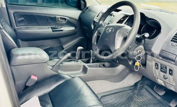 Comprar Usado Toyota Hilux Branco Carro em Maputo em Maputo Comprar Usado Toyota Hilux Branco Carro em Maputo em Maputo