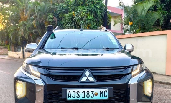 Comprar Usado Mitsubishi Triton Preto Carro em Maputo em Maputo Comprar Usado Mitsubishi Triton Preto Carro em Maputo em Maputo