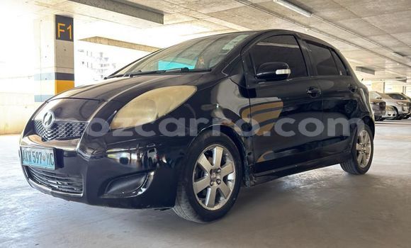 Comprar Usado Toyota Vitz Azul Carro em Maputo em Maputo