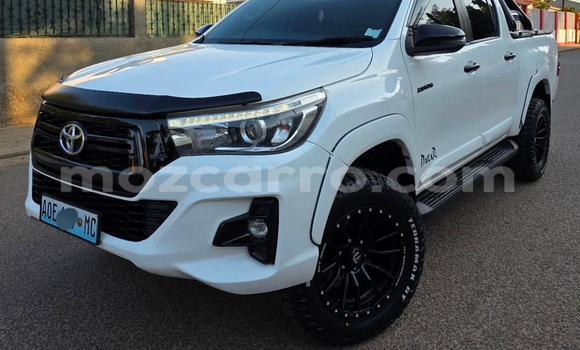 Comprar Usado Toyota Hiluxe Revo Branco Carro em Maputo em Maputo