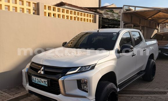 Comprar Usado Mitsubishi Triton Branco Carro em Maputo em Maputo