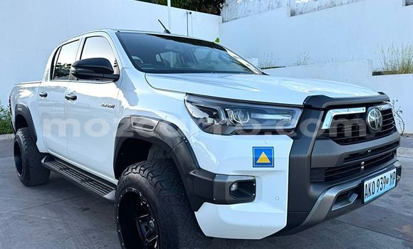 Comprar Usado Toyota Hilux Branco Carro em Maputo em Maputo