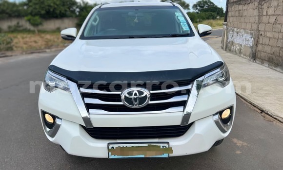 Comprar Usado Toyota Fortuner Branco Carro em Maputo em Maputo