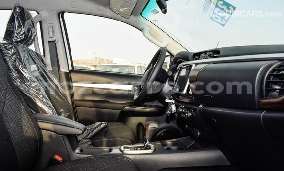 Comprar Importar Toyota Hilux Branco Carro em Import - Dubai em Cabo Delgado Comprar Importar Toyota Hilux Branco Carro em Import - Dubai em Cabo Delgado