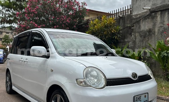 Comprar Usado Toyota Sienta Branco Carro em Maputo em Maputo
