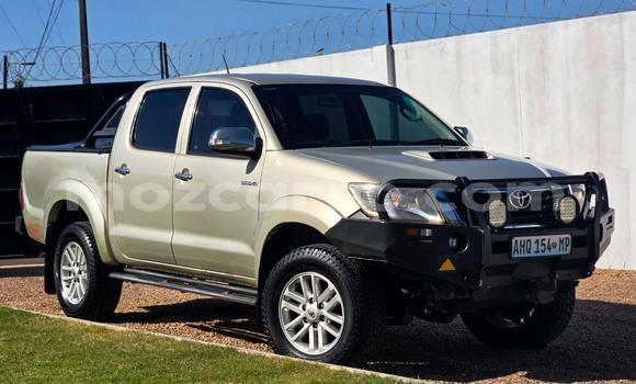 Comprar Usado Toyota Hilux Prata Carro em Maputo em Maputo