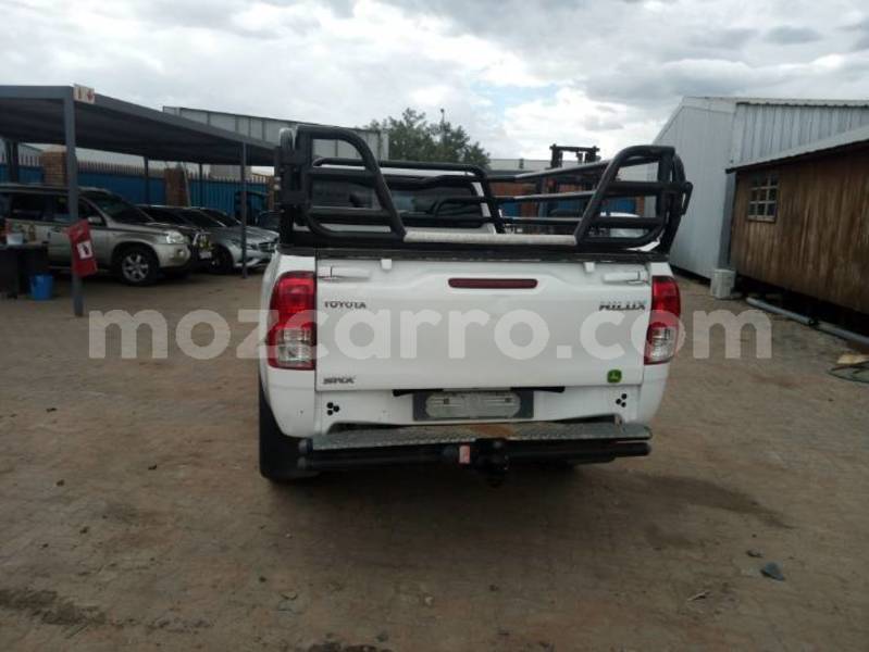 Big with watermark toyota hilux sofala beira 42874