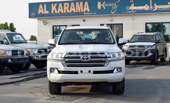 Comprar Importar Toyota Land Cruiser Branco Carro em Import - Dubai em Cabo Delgado Comprar Importar Toyota Land Cruiser Branco Carro em Import - Dubai em Cabo Delgado