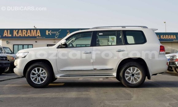 Comprar Importar Toyota Land Cruiser Branco Carro em Import - Dubai em Cabo Delgado Comprar Importar Toyota Land Cruiser Branco Carro em Import - Dubai em Cabo Delgado
