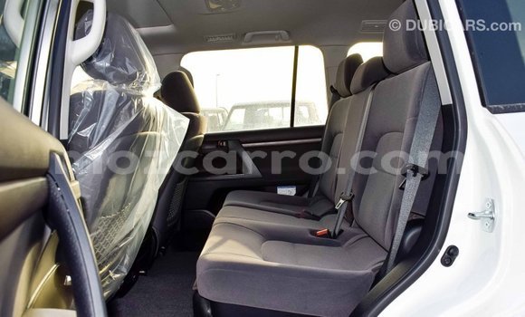 Comprar Importar Toyota Land Cruiser Branco Carro em Import - Dubai em Cabo Delgado Comprar Importar Toyota Land Cruiser Branco Carro em Import - Dubai em Cabo Delgado