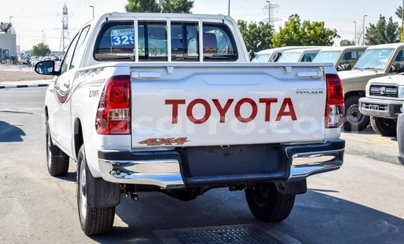Comprar Importar Toyota Hilux Branco Carro em Import - Dubai em Cabo Delgado Comprar Importar Toyota Hilux Branco Carro em Import - Dubai em Cabo Delgado