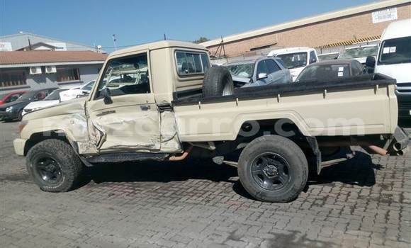 Comprar Usado Toyota Land Cruiser Castanho Carro em Beira em Sofala Comprar Usado Toyota Land Cruiser Castanho Carro em Beira em Sofala