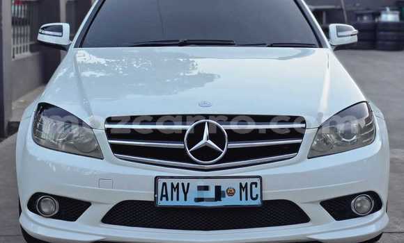 Comprar Usado Mercedes-Benz C-Classe Branco Carro em Maputo em Maputo