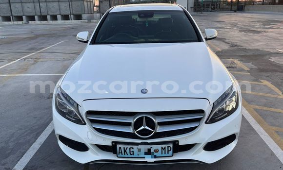 Comprar Usado Mercedes-Benz C-Classe Branco Carro em Maputo em Maputo