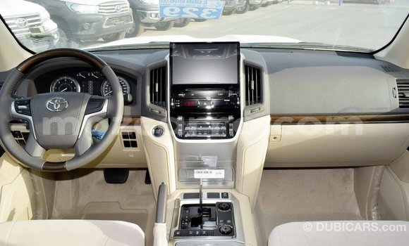 Tenga Imported Toyota Land Cruiser Chena Mota in Import - Dubai in Cabo Delgado Tenga Imported Toyota Land Cruiser Chena Mota in Import - Dubai in Cabo Delgado