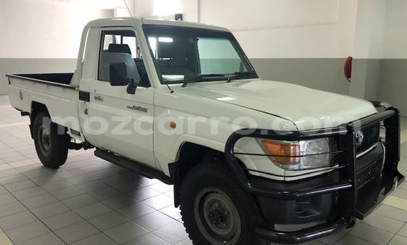 Nunua Ilio tumika Toyota Land Cruiser Nyeupe Gari ndani ya Maputo nchini Maputo Nunua Ilio tumika Toyota Land Cruiser Nyeupe Gari ndani ya Maputo nchini Maputo