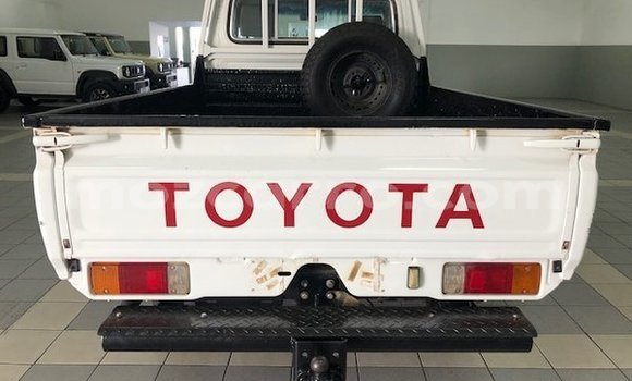 Nunua Ilio tumika Toyota Land Cruiser Nyeupe Gari ndani ya Maputo nchini Maputo Nunua Ilio tumika Toyota Land Cruiser Nyeupe Gari ndani ya Maputo nchini Maputo