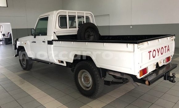 Nunua Ilio tumika Toyota Land Cruiser Nyeupe Gari ndani ya Maputo nchini Maputo Nunua Ilio tumika Toyota Land Cruiser Nyeupe Gari ndani ya Maputo nchini Maputo