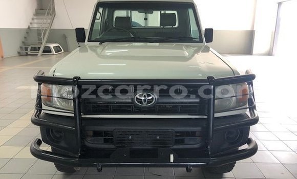 Nunua Ilio tumika Toyota Land Cruiser Nyeupe Gari ndani ya Maputo nchini Maputo Nunua Ilio tumika Toyota Land Cruiser Nyeupe Gari ndani ya Maputo nchini Maputo