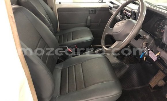 Nunua Ilio tumika Toyota Land Cruiser Nyeupe Gari ndani ya Maputo nchini Maputo Nunua Ilio tumika Toyota Land Cruiser Nyeupe Gari ndani ya Maputo nchini Maputo